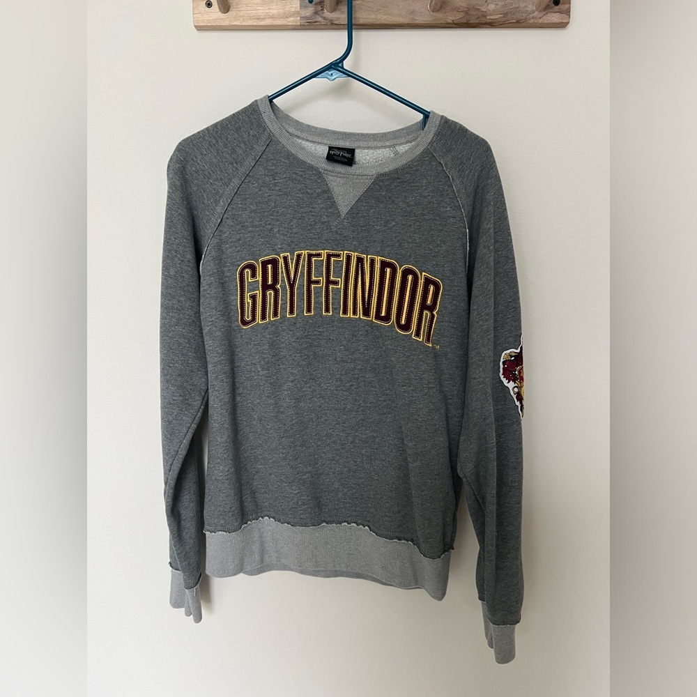 Universal Studios Orlando Hogwarts Harry Potter Gryffindor sweatshirt